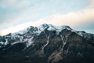 晴空雪山景观摄影